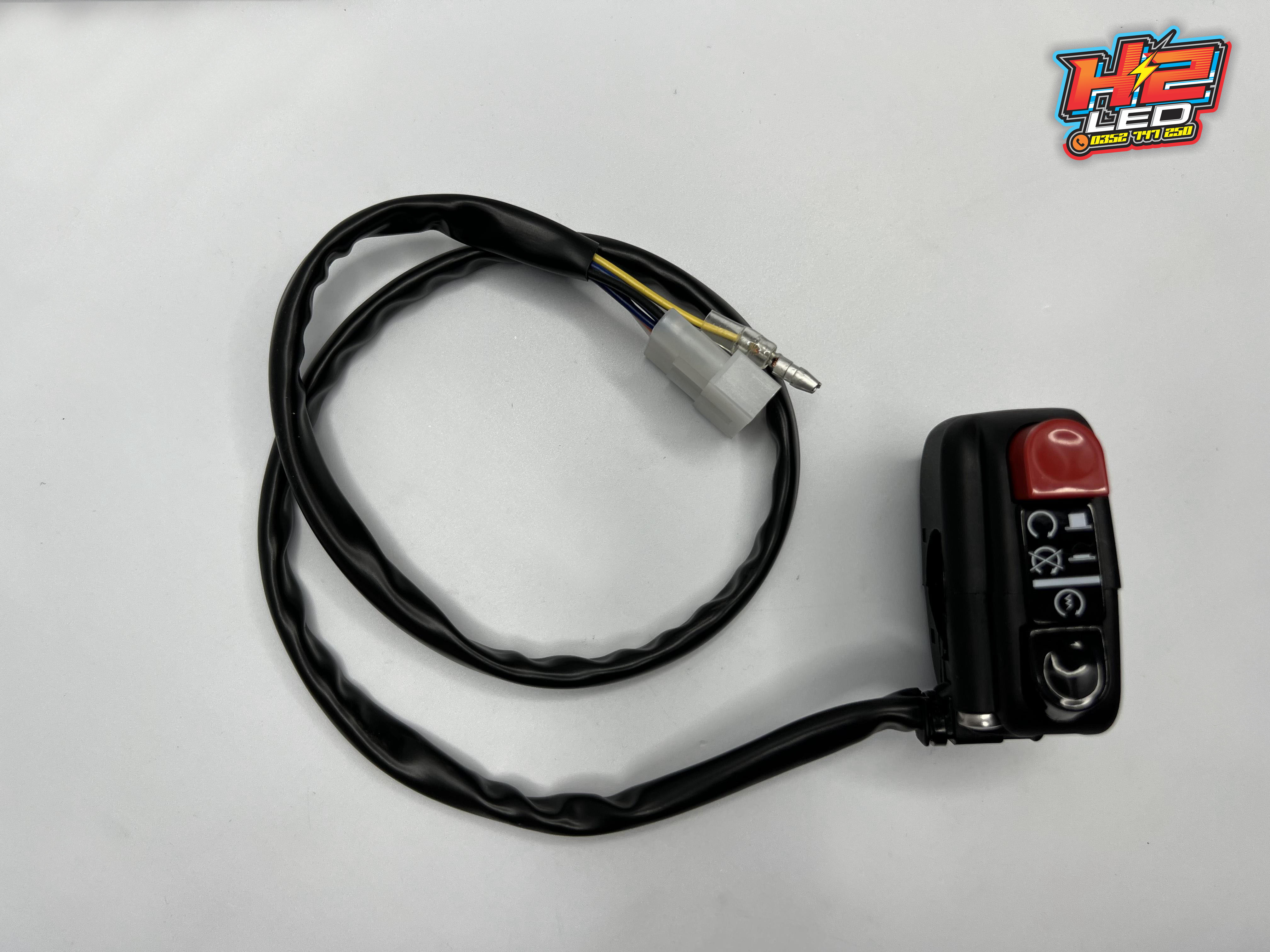 Cùm công tắc Domino phải Real