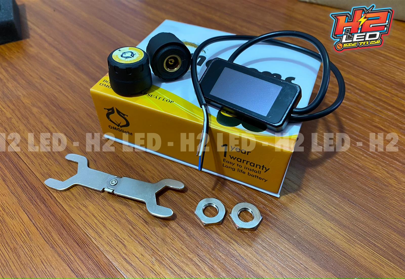 Đồng hồ đo áp suất lốp mini + báo volt